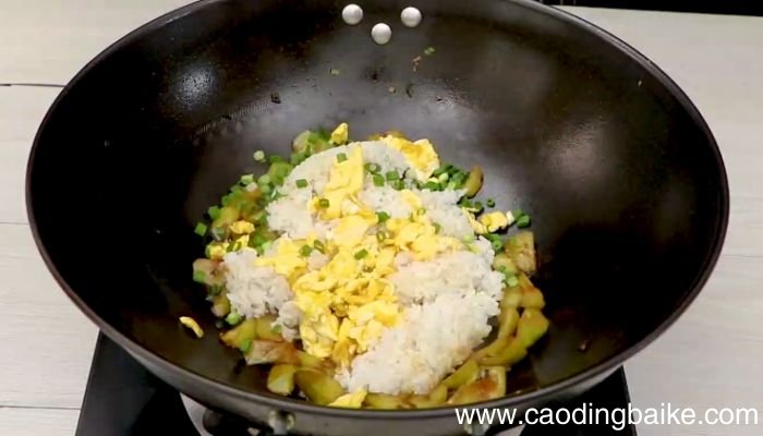 丝瓜炒米饭的做法 丝瓜炒米饭怎么做