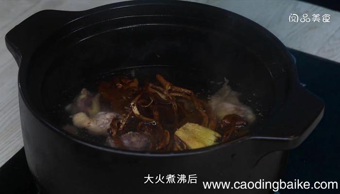 茶树菇炖鸡汤 茶树菇炖鸡汤的做法