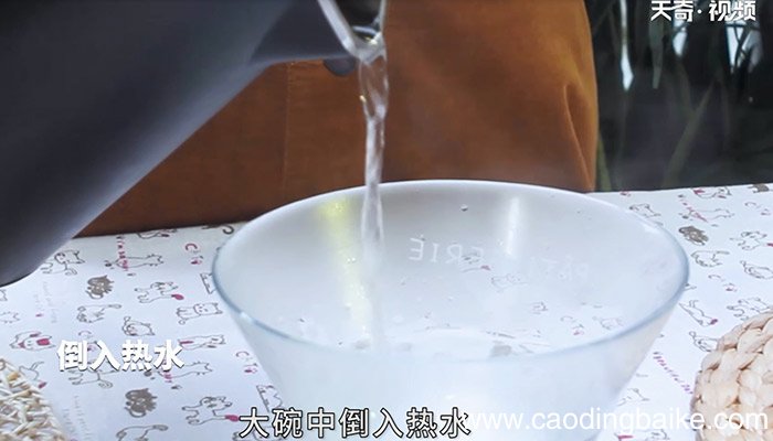 巧克力熔岩蛋糕怎么做，巧克力熔岩蛋糕怎么制作