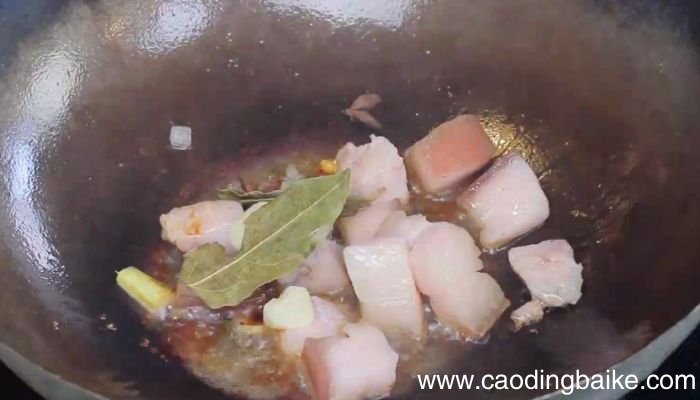 西红柿炖猪肉如何做西红柿炖猪肉的做法