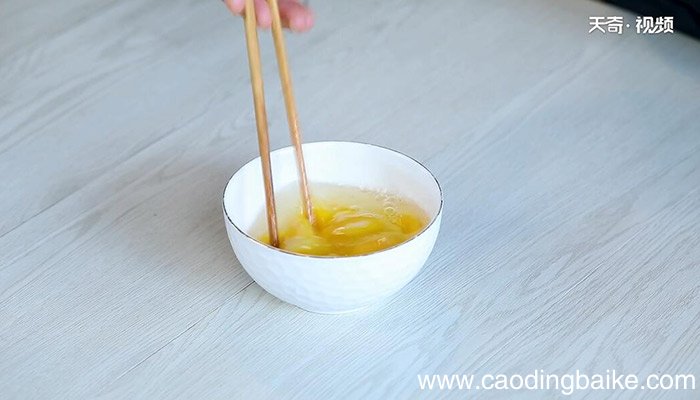 咸蛋蒸水蛋的做法 咸蛋蒸水蛋怎么做
