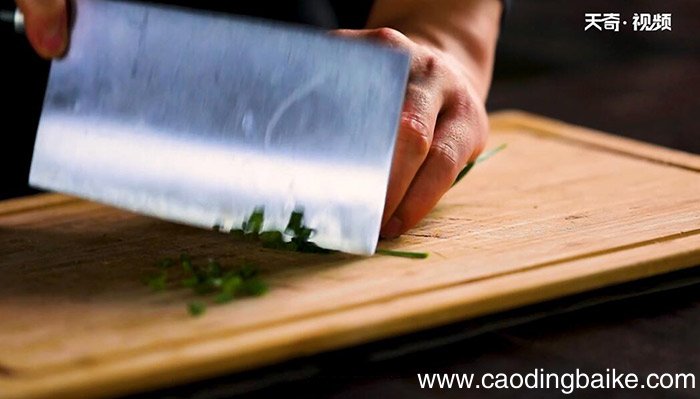 油豆腐焖五花肉做法 油豆腐焖五花肉怎么做