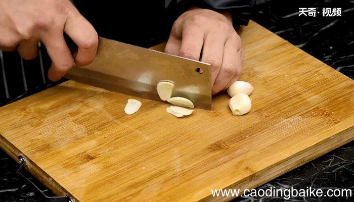 鱼籽焖豆腐的做法 怎么做鱼籽焖豆腐