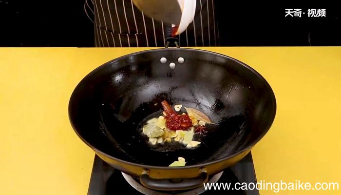 湘菜黄焖鸡怎么做湘菜黄焖鸡的做法