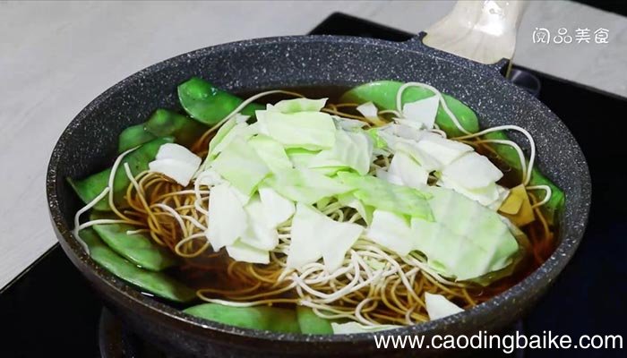 扁豆杂蔬焖面做法 扁豆杂蔬焖面