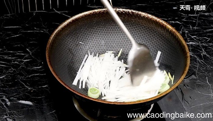 萝卜丝炖活蟹的做法 萝卜丝炖活蟹怎么做