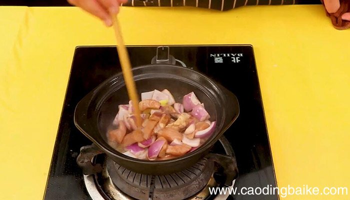 砂锅里脊土豆如何炖 砂锅里脊土豆的做法