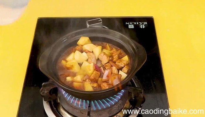 砂锅里脊土豆如何炖 砂锅里脊土豆的做法