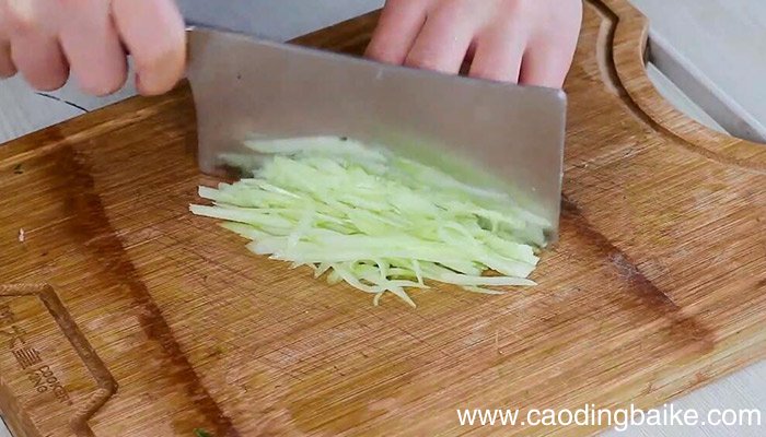手撕鸡肉拌饭的做法 手撕鸡肉拌饭怎么做