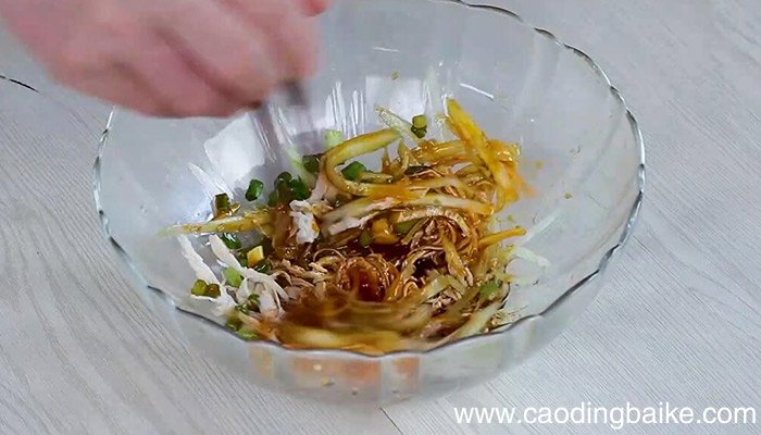 手撕鸡肉拌饭的做法 手撕鸡肉拌饭怎么做