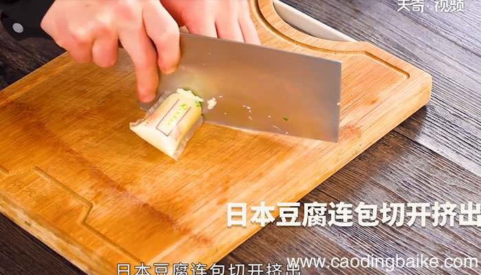辣炒蛏子配烧汁日本豆腐怎么做 辣炒蛏子配烧汁日本豆腐的做法
