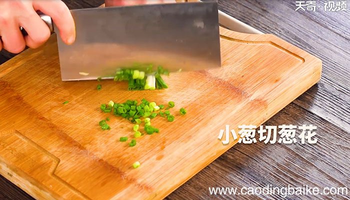 辣炒蛏子配烧汁日本豆腐怎么做 辣炒蛏子配烧汁日本豆腐的做法
