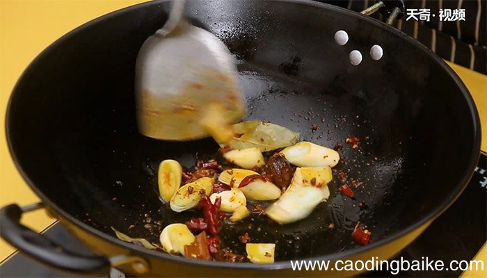 麻辣鸭脖的做法 麻辣鸭脖怎么做