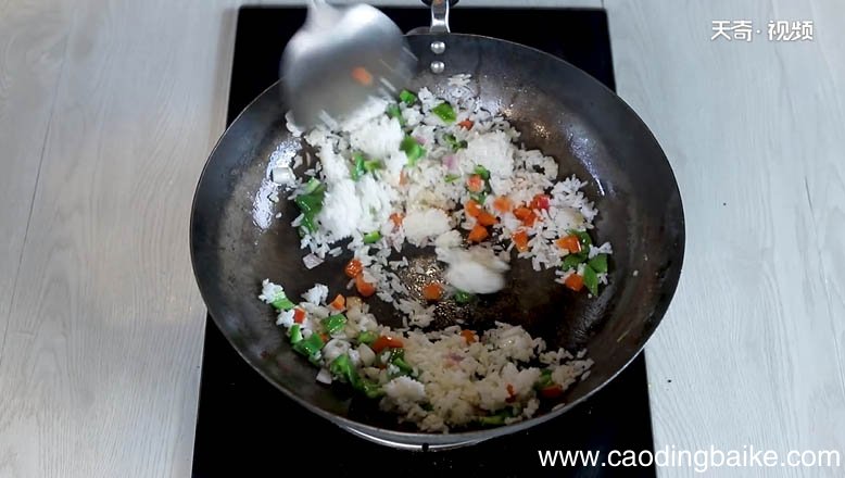 菠萝饭的做法 菠萝饭怎么做
