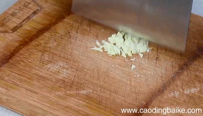 肉末番茄烧毛豆的做法 肉末番茄烧毛豆怎么做