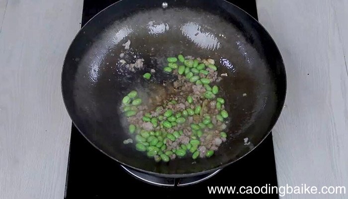 肉末番茄烧毛豆的做法 肉末番茄烧毛豆怎么做