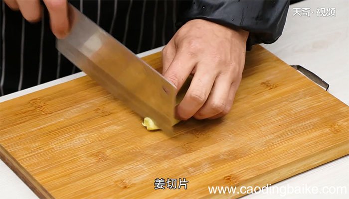 葱酥鲫鱼的做法