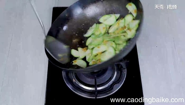 咸蛋黄炒笋瓜如何做咸蛋黄炒笋瓜的做法