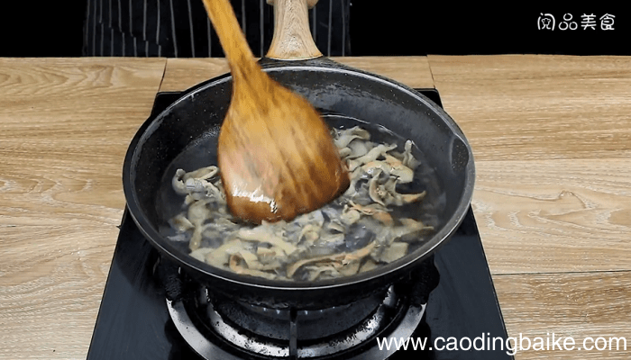 河蚌咸肉豆腐煲 河蚌咸肉豆腐煲的做法