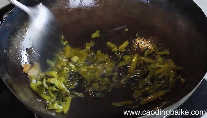 酸菜炒土豆片做法 酸菜炒土豆片怎么做