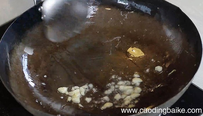 蒜香鸡蛋炒米饭制作 蒜香鸡蛋炒米饭的做法