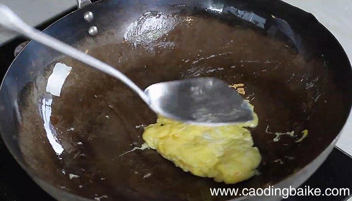 蒜香鸡蛋炒米饭制作 蒜香鸡蛋炒米饭的做法