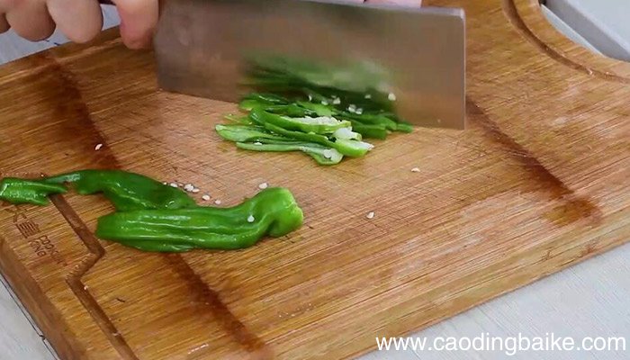 笋干香菇炒青椒的做法 笋干香菇炒青椒怎么做