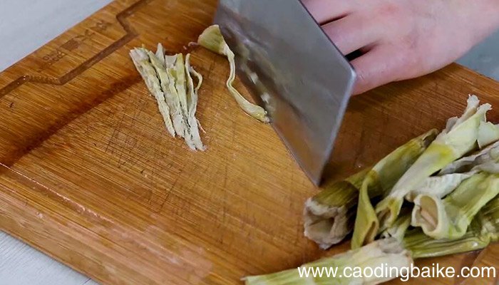 笋干香菇炒青椒的做法 笋干香菇炒青椒怎么做