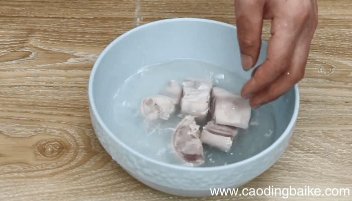 猪蹄滑菇黄豆汤 猪蹄滑菇黄豆汤的做法