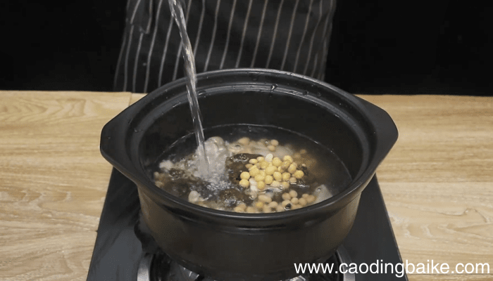 猪蹄滑菇黄豆汤 猪蹄滑菇黄豆汤的做法
