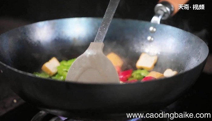 苦瓜炒油豆腐的做法 苦瓜炒油豆腐怎么做