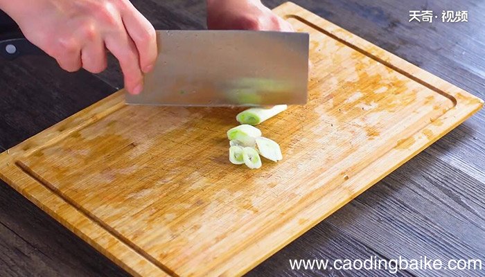 苦瓜炒油豆腐的做法 苦瓜炒油豆腐怎么做