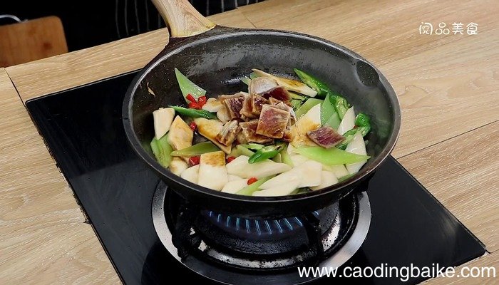 金华火腿炒莴笋鸡腿菇的做法 金华火腿炒莴笋鸡腿菇怎么做好吃