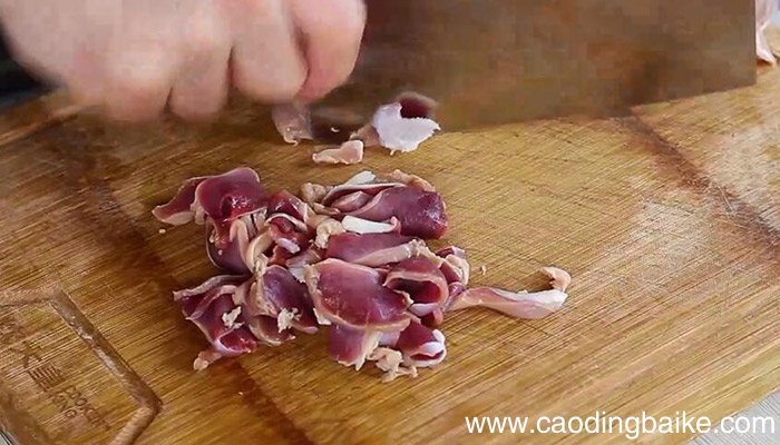 蒜苗炒鸭胗做法 蒜苗炒鸭胗怎么做