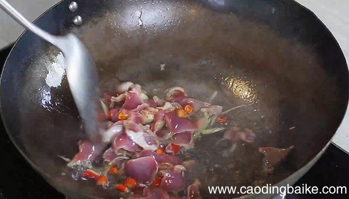 蒜苗炒鸭胗做法 蒜苗炒鸭胗怎么做