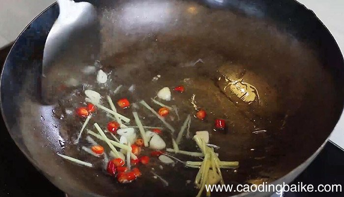 蒜苗炒鸭胗做法 蒜苗炒鸭胗怎么做