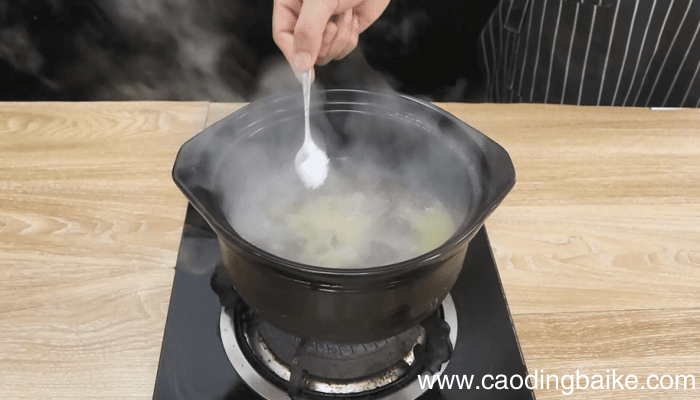 鸡油滑子菇汤 鸡油滑子菇汤的做法