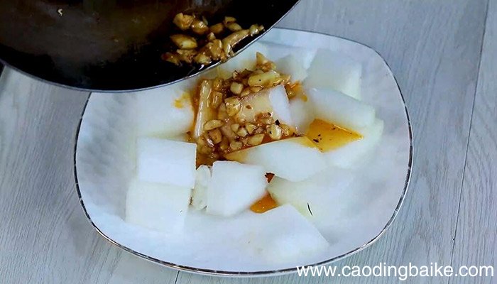 蒜蓉红油辣酱蒸冬瓜的做法 蒜蓉红油辣酱蒸冬瓜怎么做