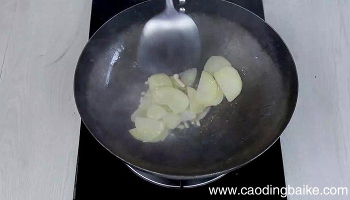 土豆片炒鸭胗怎么做 土豆片炒鸭胗的做法