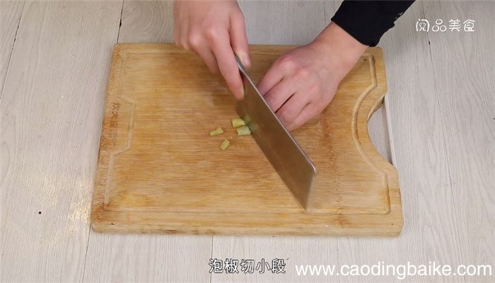 泡椒柠檬鸡爪的做法 泡椒柠檬鸡爪的做法和配料