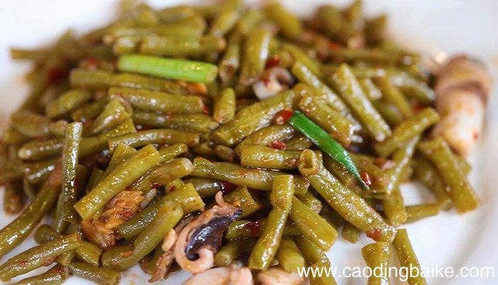 酸豆角炒鲜鱿是怎么做的 酸豆角炒鲜鱿的做法