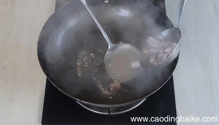 酸豆角炒鲜鱿是怎么做的 酸豆角炒鲜鱿的做法