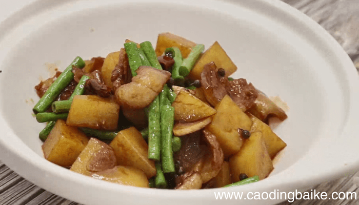 土豆豆角炖肉 土豆豆角炖肉的做法