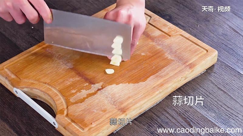 猪软骨焖黄豆的做法 猪软骨焖黄豆怎么做