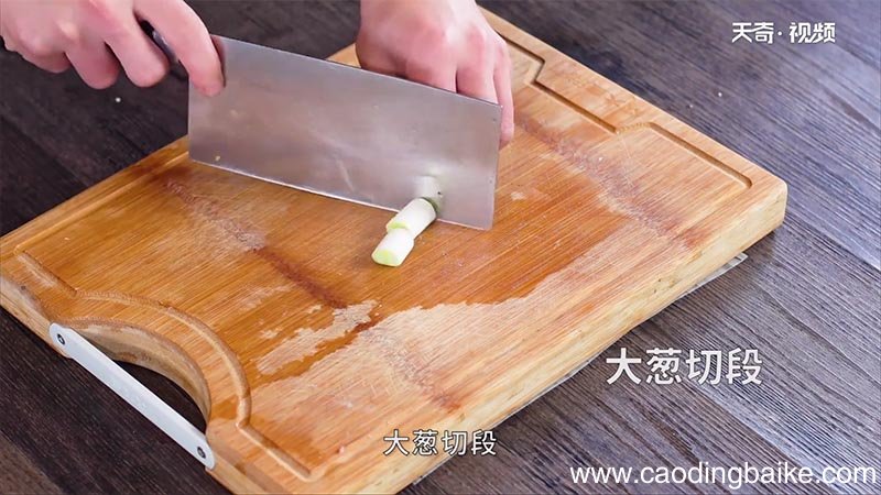 猪软骨焖黄豆的做法 猪软骨焖黄豆怎么做