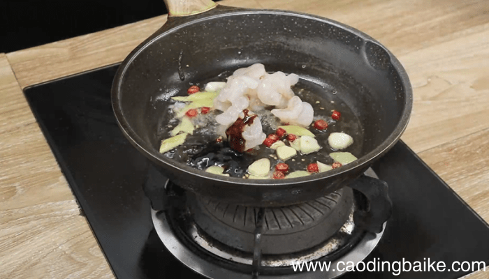 滑子菇炒虾球 滑子菇炒虾球怎么做好吃