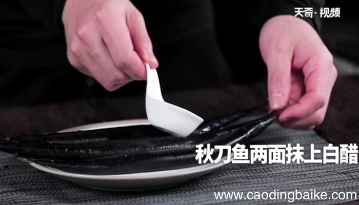 日式烤秋刀鱼的做法 日式烤秋刀鱼怎么做