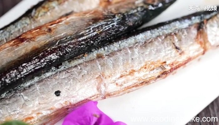 日式烤秋刀鱼的做法 日式烤秋刀鱼怎么做