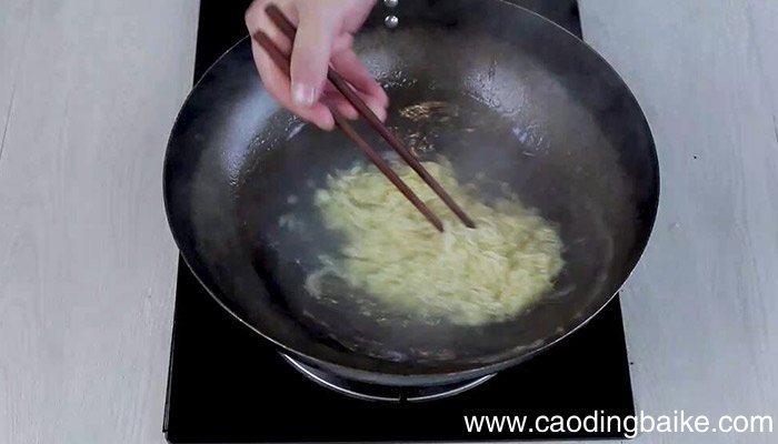 蒜苗炒方便面的做法 蒜苗炒方便面怎么做