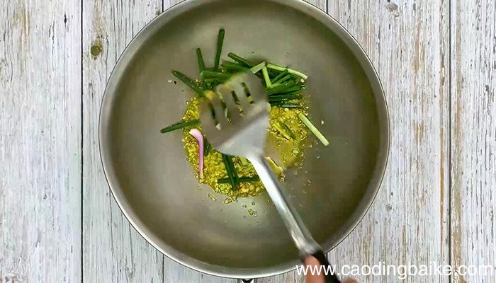 蒜香焖面做法 蒜香焖面怎么做
